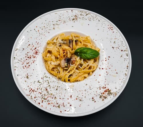 Tagliatelle me tartuf & kërpudhë