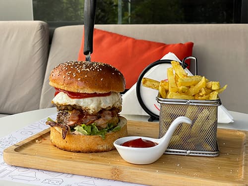 DELUXE BURGER