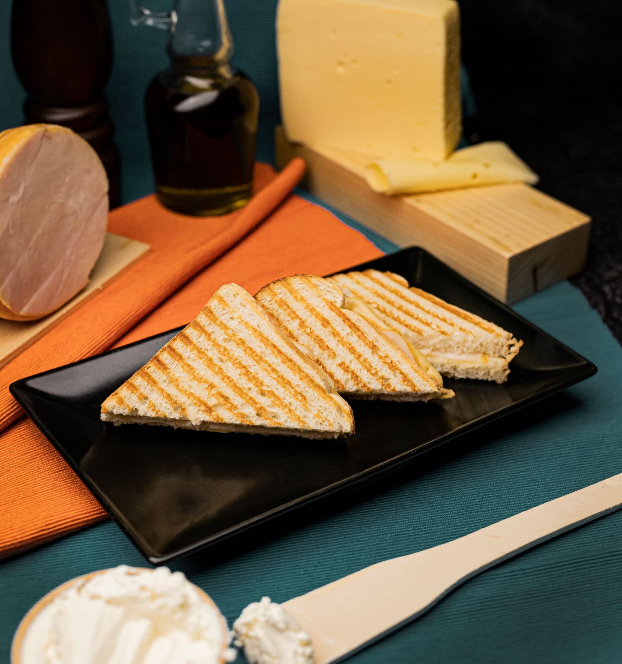 Tost Proshutë Pule & Djathë Gouda Tost Proshutë Pule & Djathë Gouda