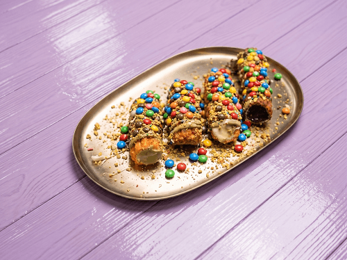 Churros të mbushura + Skittles & M & M Churros të mbushura + Skittles & M & M